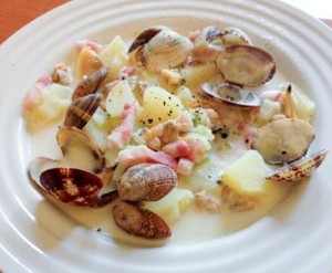 emoticibo clam chowder piatto evidenza