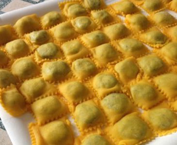 emoticibo ravioli ricotta e asparagi evidenza