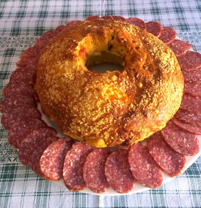 la mia ciambella di Pasqua con yogurt, ricotta e pecorino